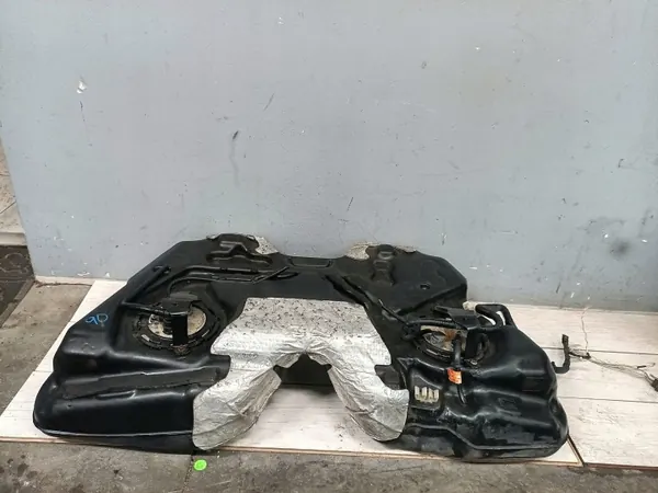 Brandstoftank OEM GD939B007 Lincoln Continental image 2
