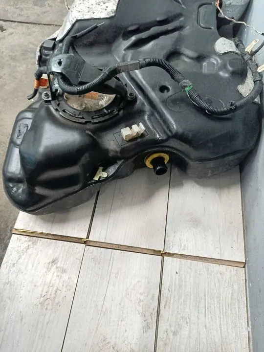 Brandstoftank OEM GD939B007 Lincoln Continental image 4