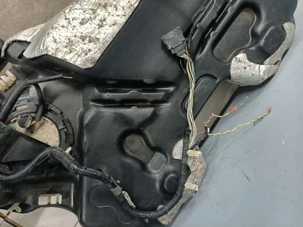 Brandstoftank OEM GD939B007 Lincoln Continental image 5