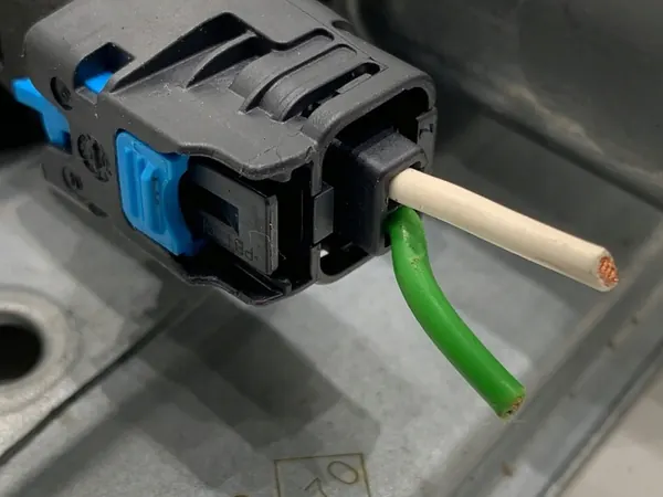 Elevador de vidro traseiro direito Dacia Duster SUV 827208597R image 4