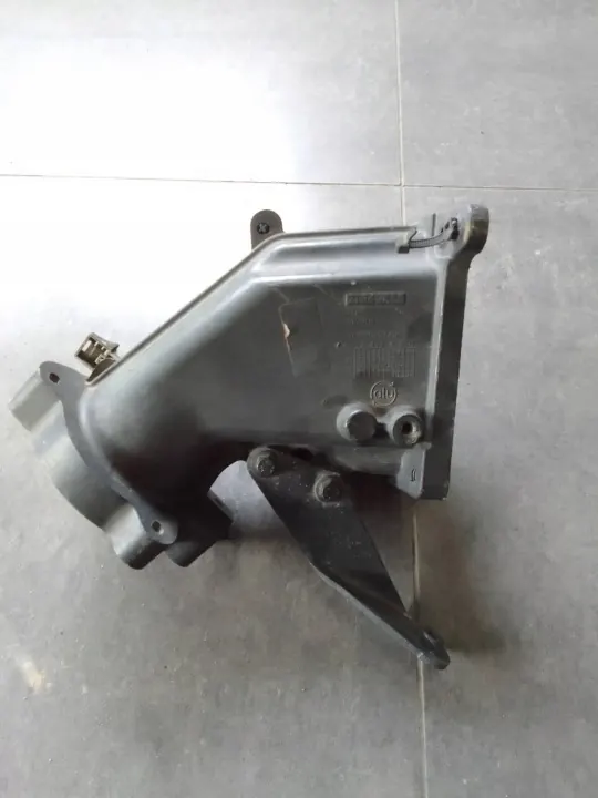 OEM 21949838 Mélangeur d'échappement usagé Renault Range T image 2