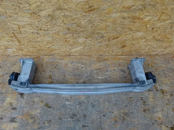 AUDI A4 B8 A5 8T Etupuskuri Vahvistus 8K0807113B image 2