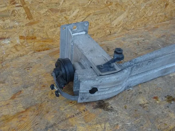 AUDI A4 B8 A5 8T Etupuskuri Vahvistus 8K0807113B image 3