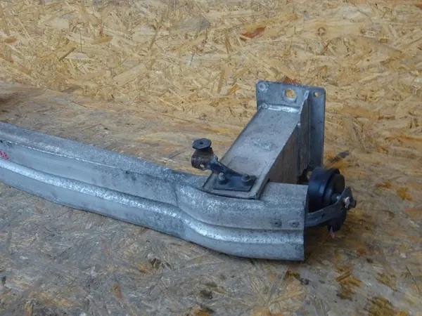 AUDI A4 B8 A5 8T Etupuskuri Vahvistus 8K0807113B image 4