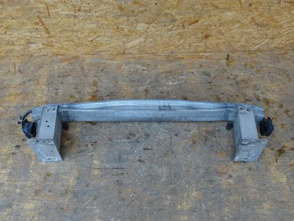 AUDI A4 B8 A5 8T Etupuskuri Vahvistus 8K0807113B image 5