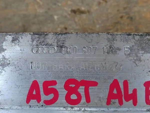 AUDI A4 B8 A5 8T Etupuskuri Vahvistus 8K0807113B image 6