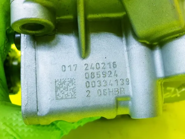 Begagnad oljepump OEM 06H115107AD för VW Golf VII image 9