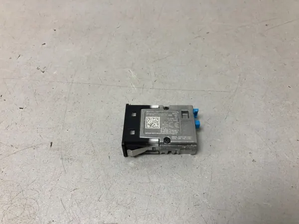 Enchufe doble USB OEM 84105A84160 para BMW i4 G26 2021- image 3