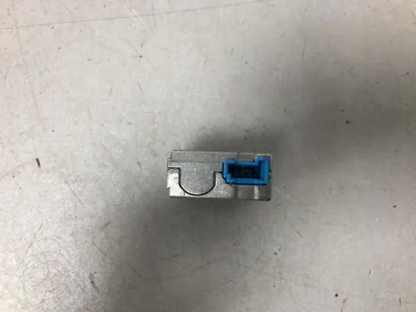 Enchufe doble USB OEM 84105A84160 para BMW i4 G26 2021- image 4