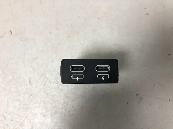 Enchufe doble USB OEM 84105A84160 para BMW i4 G26 2021- image 6