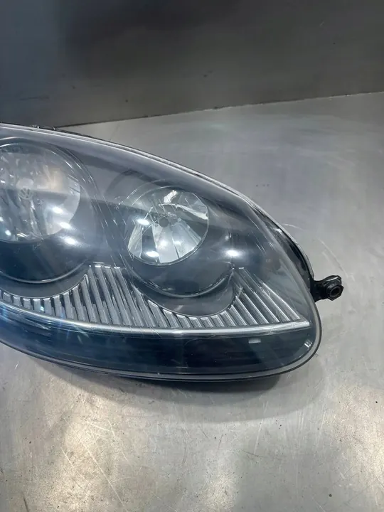 VW Golf V 03-09 Oikea Etuheijastinlamppu C509 image 3