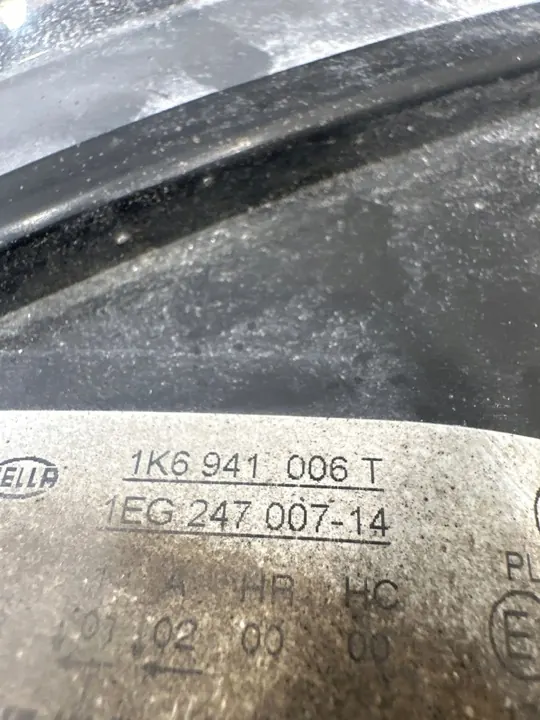 VW Golf V 03-09 Oikea Etuheijastinlamppu C509 image 9