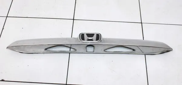 Honda CR-V III Tavaratilaluukun Lista OEM TBS27816 image 2