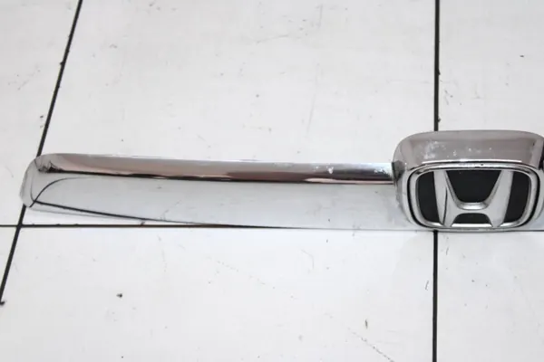 Honda CR-V III Tavaratilaluukun Lista OEM TBS27816 image 3