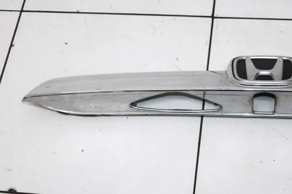 Honda CR-V III Tavaratilaluukun Lista OEM TBS27816 image 5