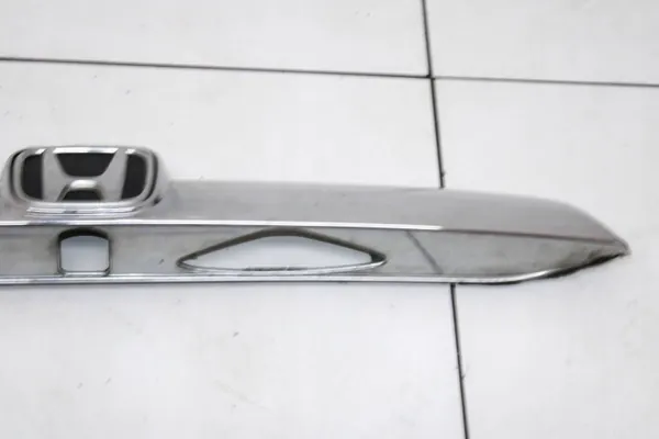 Honda CR-V III Tavaratilaluukun Lista OEM TBS27816 image 6