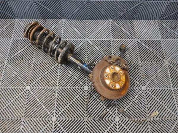 Etupyörän navan OEM 6542128 vasen puoli Ford Scorpio image 3