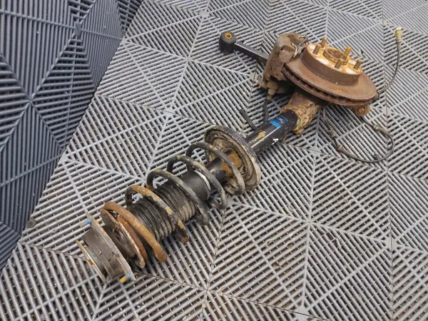 Etupyörän navan OEM 6542128 vasen puoli Ford Scorpio image 4
