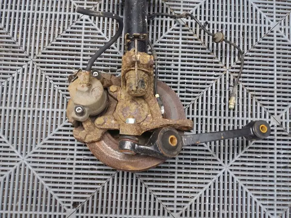 Etupyörän navan OEM 6542128 vasen puoli Ford Scorpio image 7