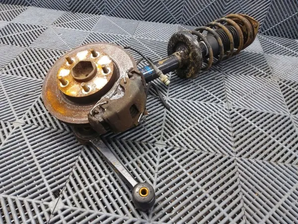 Etupyörän navan OEM 6542128 vasen puoli Ford Scorpio image 8
