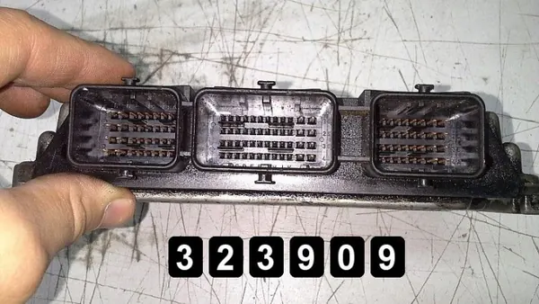 ECU Peugeot OEM AM-323909 pour 407 2007 image 3