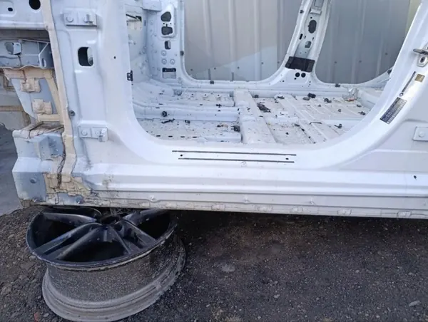 Mercedes-Benz EQS 2022 vasen kynnys OEM 294415 image 6