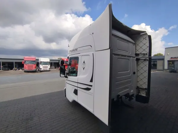 Cabina Scania Topline HPI OEM KABINA HPI - Usado image 5