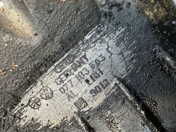 Cárter de aceite usado OEM 077103603P para Audi A8 D2 4.2 AQF image 3