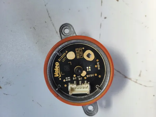 Módulo convertidor LED OEM B119599-A izquierdo Toyota Corolla image 2