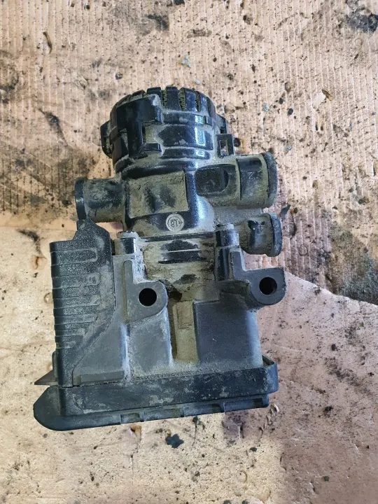 Válvula Moduladora EBS MAN OEM 81521066067 Usada image 2
