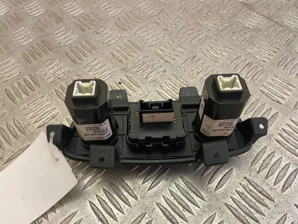 Hyundai Santa Fe 2019 USB-uttag OEM 84641S1020 image 6