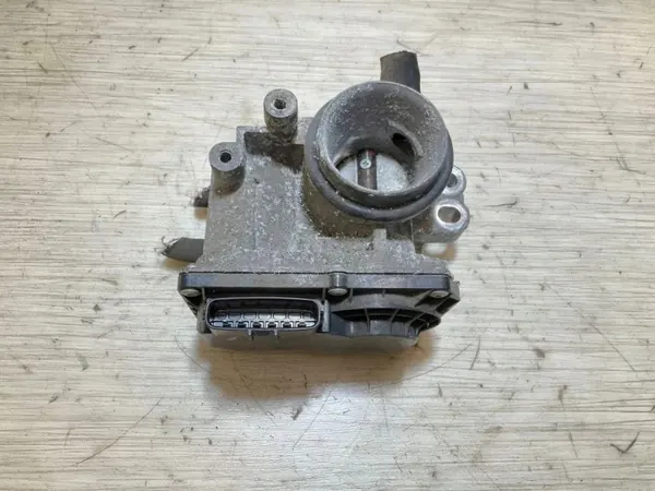 Toyota Kaasutin OEM 3203023010 Yaris 1.3L:lle image 2