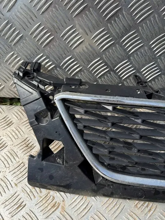 SEAT OE Grille 5F0853654F 9B9 image 3