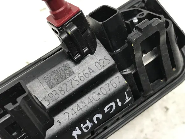 Poignée de hayon caméra OEM 5E3827566A VW Tiguan image 4