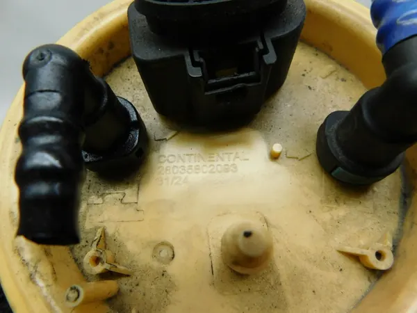 Brandstofpomp Drijver 6C0919050B 28035802093 - VW Polo V image 3