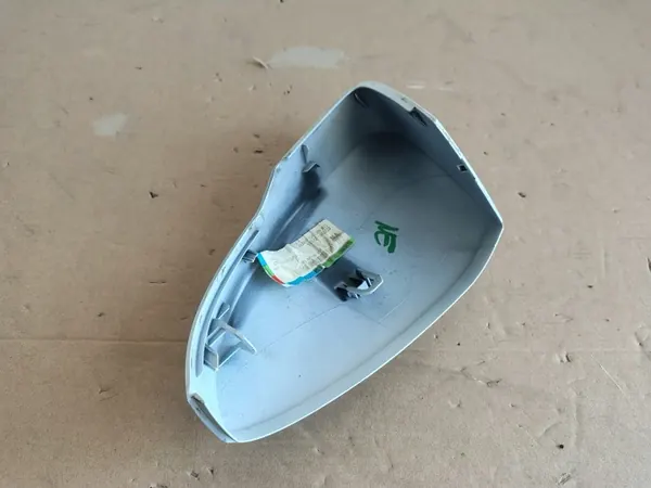 VW T-Roc Spiegelabdeckung OEM 2GA Rechte Seite Gebraucht image 4