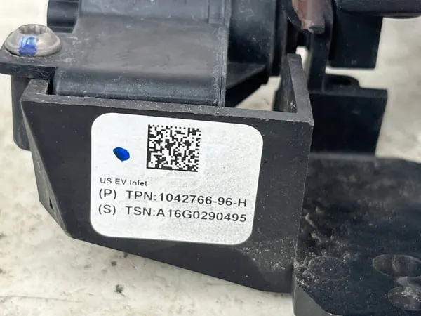 Tesla Model S 2016 Bakreflektor OEM 104276696H image 10