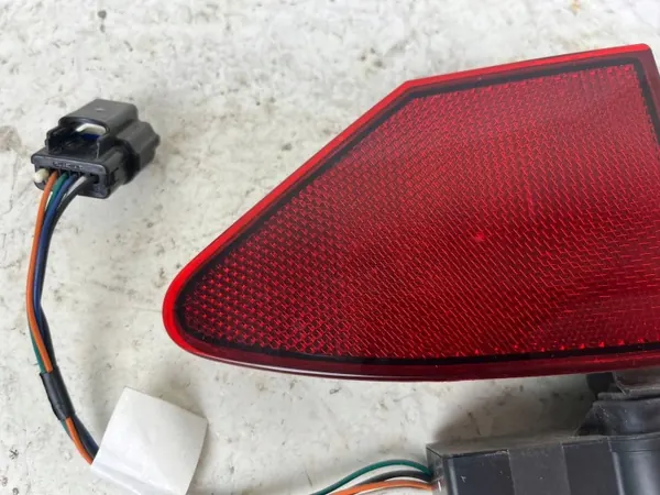 Tesla Model S 2016 Bakreflektor OEM 104276696H image 3