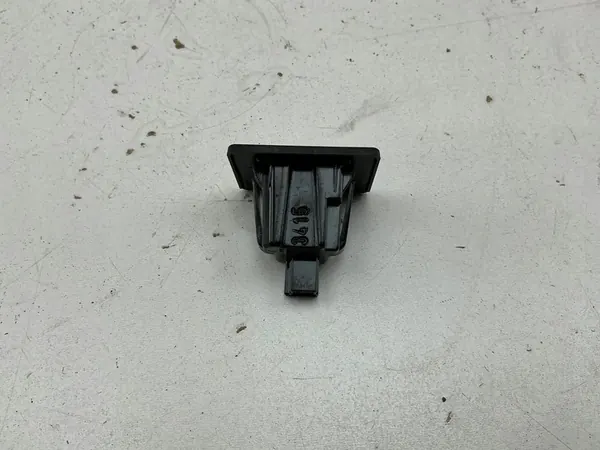 Mercedes-Benz A W176 2016 Luz de placa traseira image 2