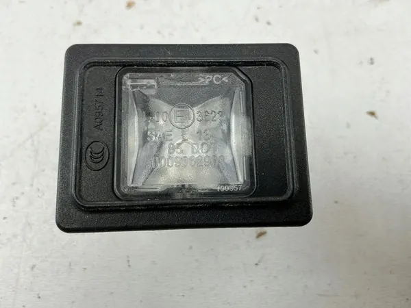 Mercedes-Benz A W176 2016 Luz de placa traseira image 7