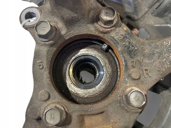 Lexus RX 450H 2014 Framhjulsnav OEM UTO64064 image 5