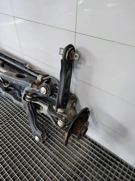 Taka-akselin palkki OEM A2463500400 Mercedes CLA image 3