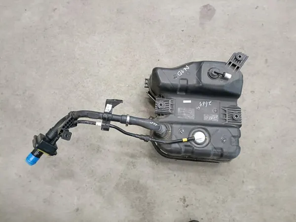 Genesis GV70 AdBlue-säiliö OEM 31550-AR000 image 2