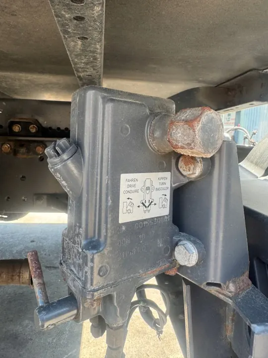 Bomba de elevación cabina Mercedes Axor Atego - OEM usado image 2