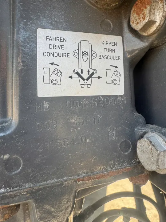 Bomba de elevación cabina Mercedes Axor Atego - OEM usado image 3