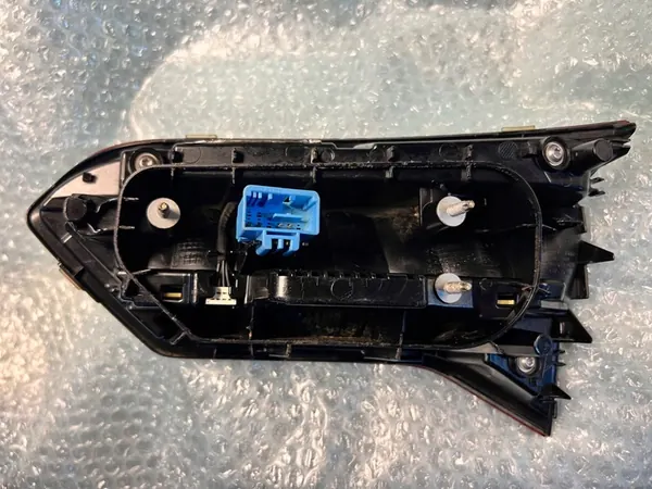 VW T-ROC Takaluukun lamppu vasen 2GA945093B image 6