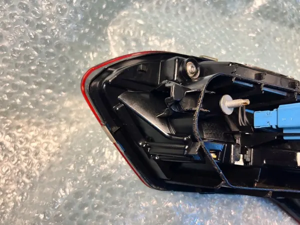 VW T-ROC Takaluukun lamppu vasen 2GA945093B image 8