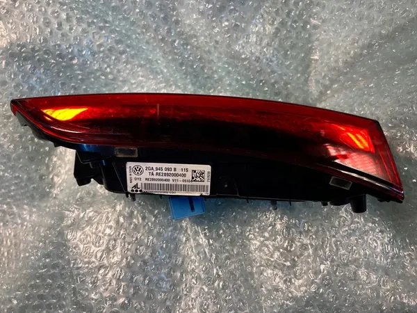 VW T-ROC Takaluukun lamppu vasen 2GA945093B image 9