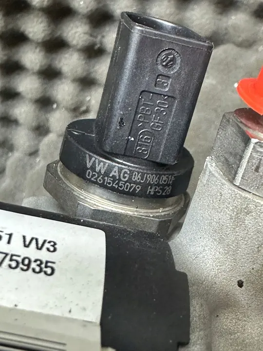 Vanne de pression de carburant Volkswagen Audi Skoda Seat image 3