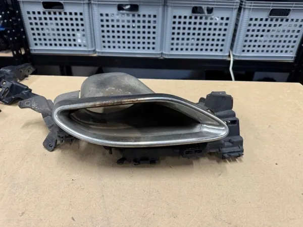 Mercedes Clase C 205 Punta Escape OEM 2054901227 Derecha image 2
